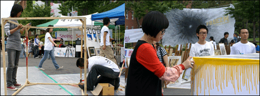 릴레이 공동작업으로 무언의 작품을 만들고 있는 학생들. 